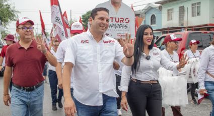 Arturo Benavides promete apoyo para maestros de Guadalupe