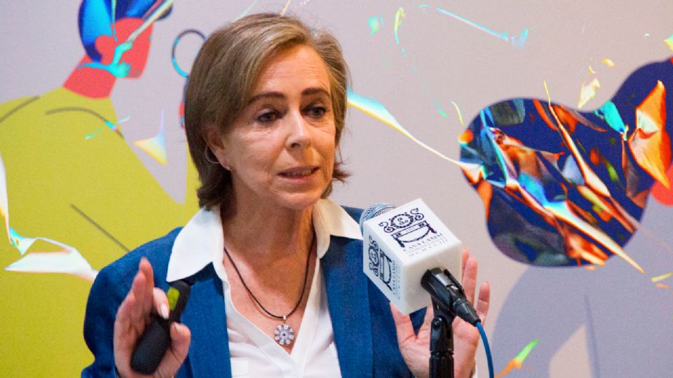 La directora de MCCI es acusada de fraude por cobrar una pensión.