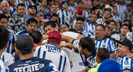 Aficionados de Rayados protagonizan pelea en las tribunas