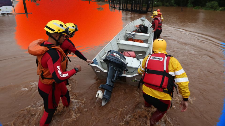 Suman 32 muertos por las inundaciones en Brasil; las peores registradas desde 1941.