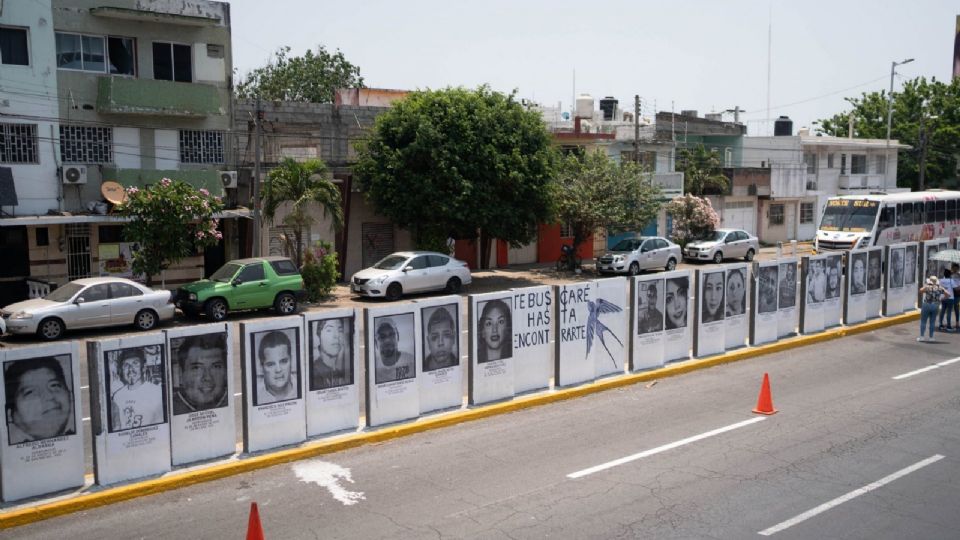El colectivo de búsqueda de personas desaparecidas 'Justicia y dignidad' inauguró esta mañana un mural colocado en la avenida Cuauhtémoc.