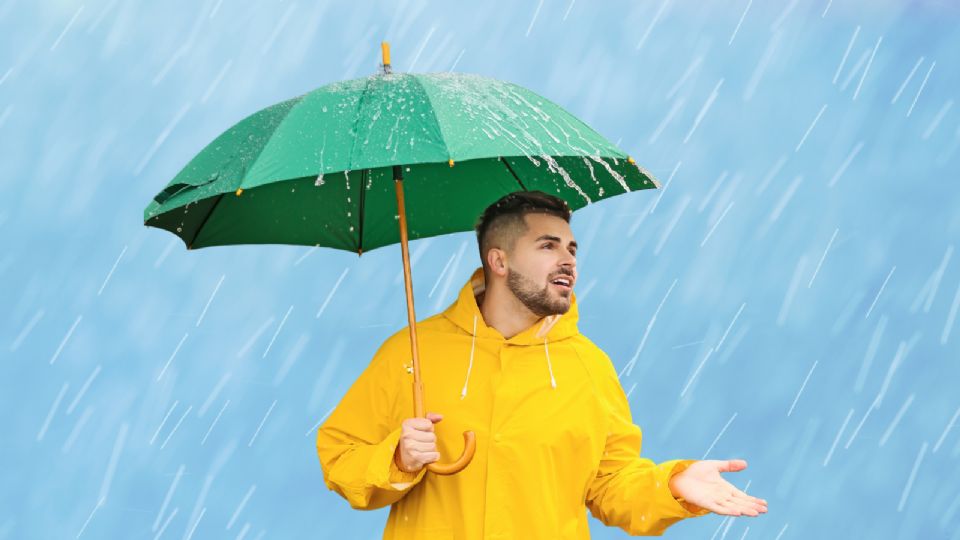 ¡No olvides cargar con el paraguas e impermeable para protegerte del agua!