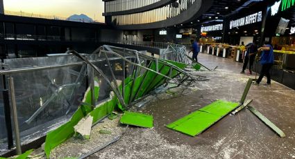 Cae estructura de plaza comercial en zona Cumbres de Monterrey