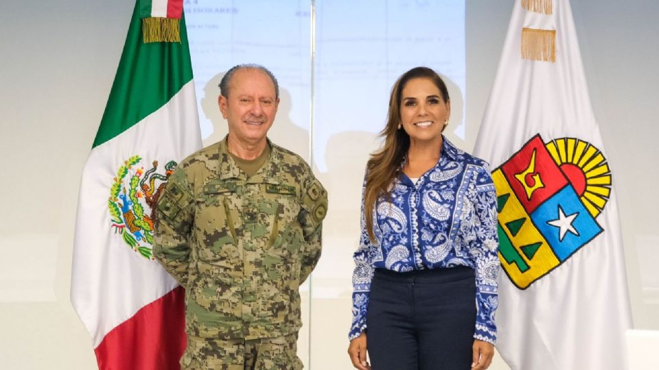 La gobernadora de Quintana Roo, Mara Lezama y Rafel Ojeda, titular de la Semar.