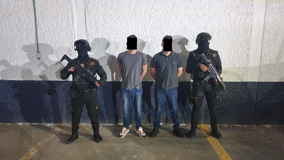 Capturan a dos hombres con armas y droga en Apodaca