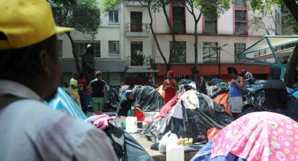 INM y GN retiran a migrantes de Plaza Giordano Bruno