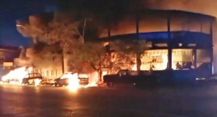 Incendio consume autos y negocios en la Noria Sur de Apodaca