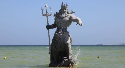 Clausuran estatua de Poseidón en Yucatán