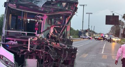 Tráiler choca contra camión de ruta urbana en Escobedo