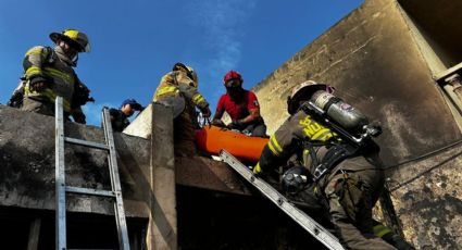 Persona queda atrapada en incendio de casa en la Vidriera de Monterrey
