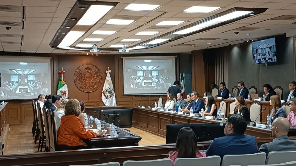 A la primera sesión de transición de gobierno, asistió el equipo de trabajo del priista Adrián de la Garza y del emecista, Luis Donaldo Colosio.