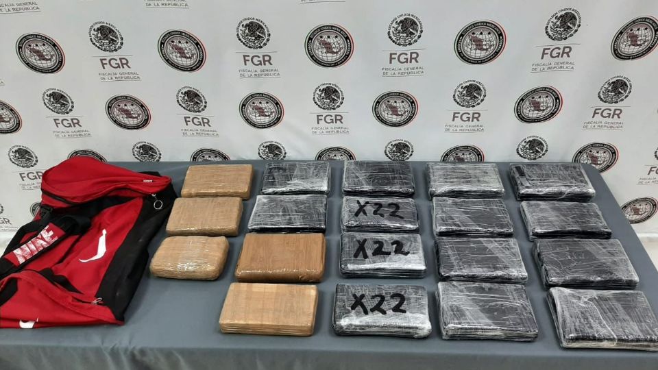 Aseguran más de 22 kilos de cocaína, hay tres detenidos