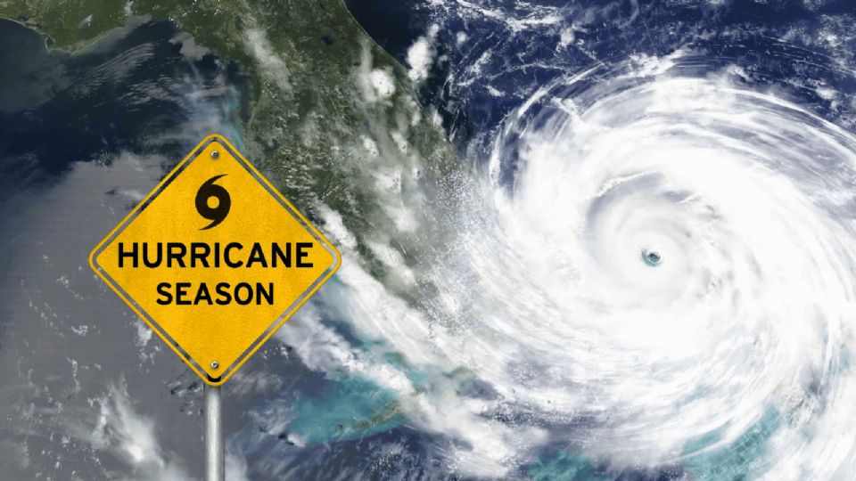 El huracán avanza hacia la Península de Yucatán por el Mar Caribe.