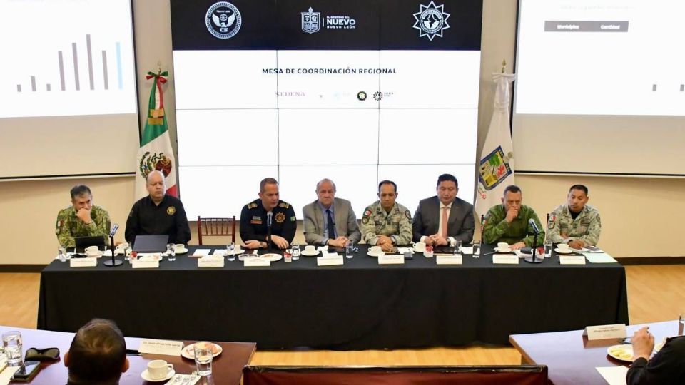 En esta mesa participaron el secretario de Seguridad en el Estado, Gerardo Escamilla, el secretario General de Gobierno, Javier Navarro, así como dependencias estatales, federales y municipales.