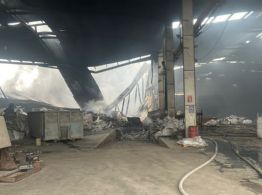 Incendio en bodega recicladora de Escobedo provoca evacuación de 12 personas