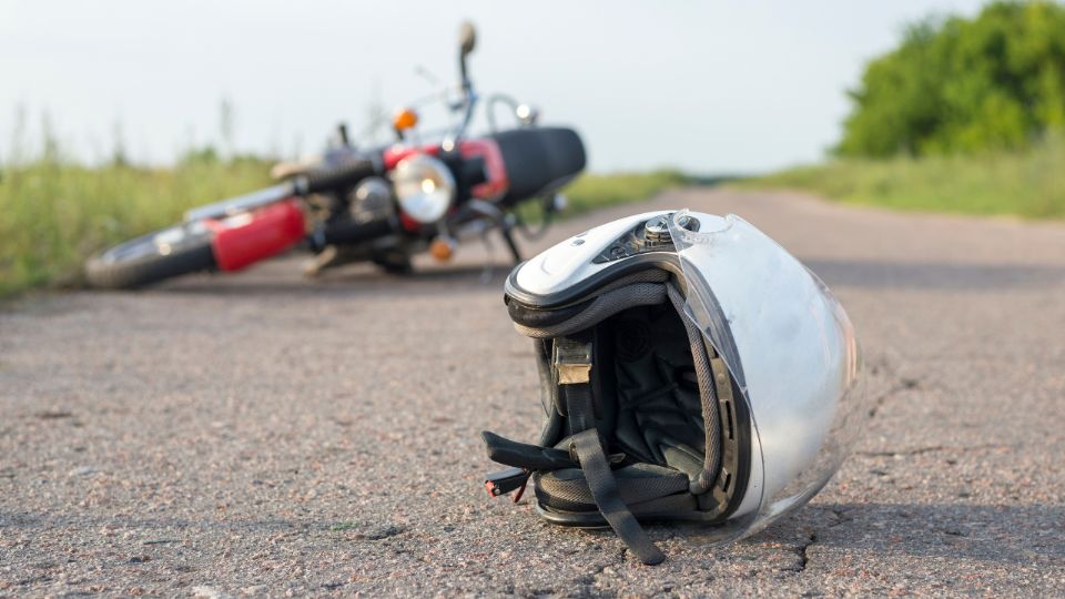 Muere motociclista tras chocar en Libramiento: Tráiler se da a la fuga