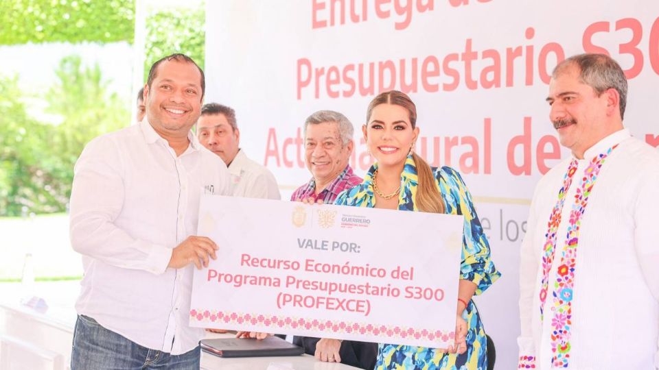 Evelyn Salgado fomenta la formación de los maestros en Guerrero