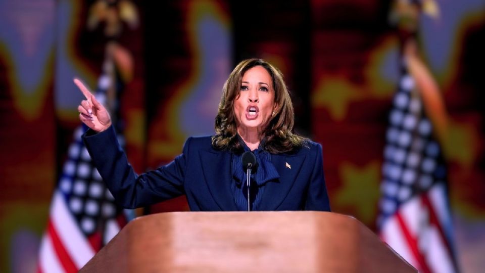 Harris se presenta como el contrapunto a un 'Trump sin límites' al aceptar la nominación.