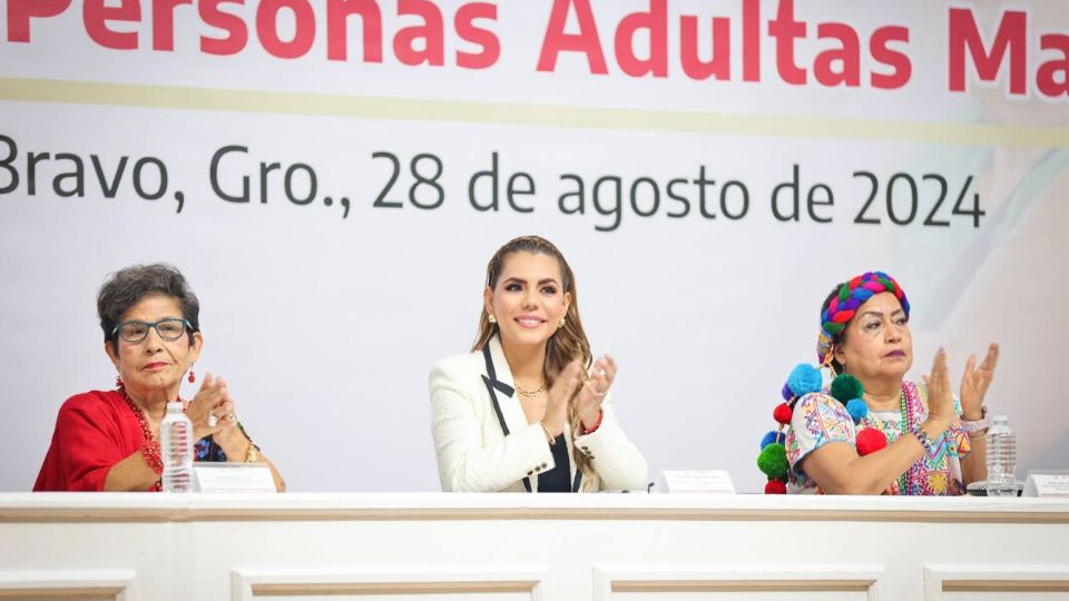 Evelyn Salgado celebra el Día Nacional de las Personas Adultas Mayores, anunciando la Tarjeta Dorada.