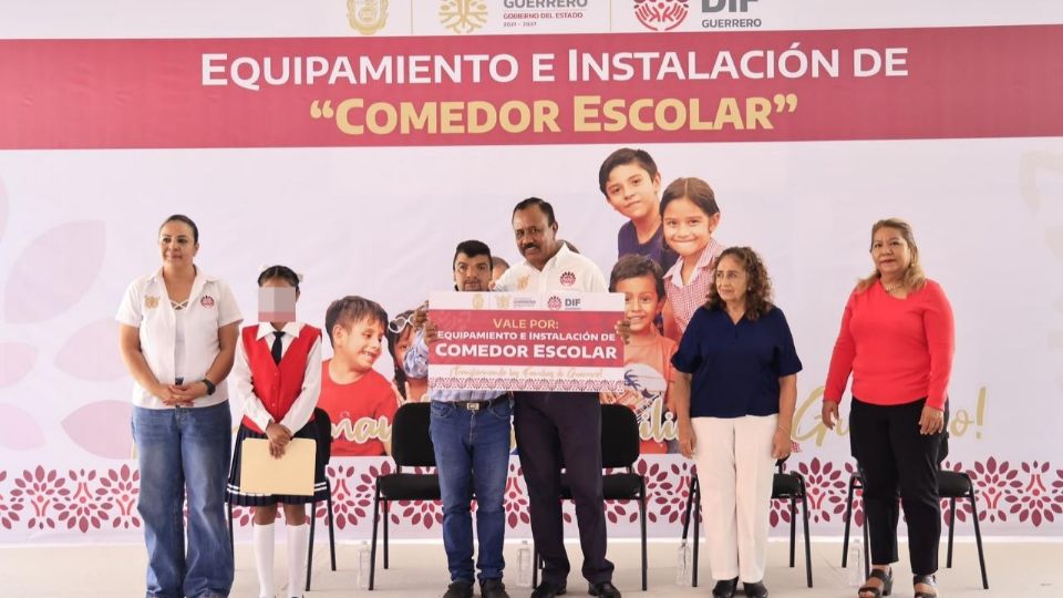 Evelyn Salgado realiza entrega de comedores escolares beneficiando a 43 centros educativos.