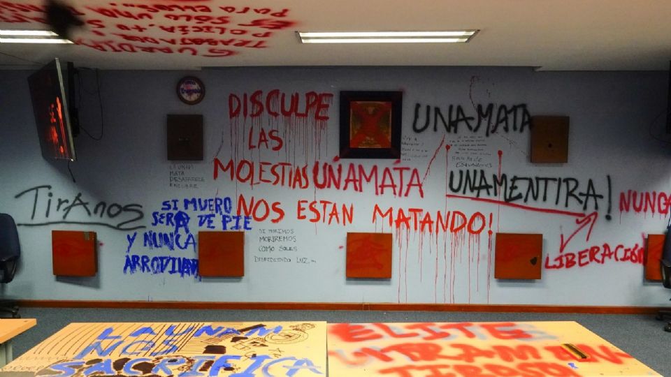 Durante dos meses que permanecieron estudiantes de la UNAM vandalizaron la Dirección General de CCH