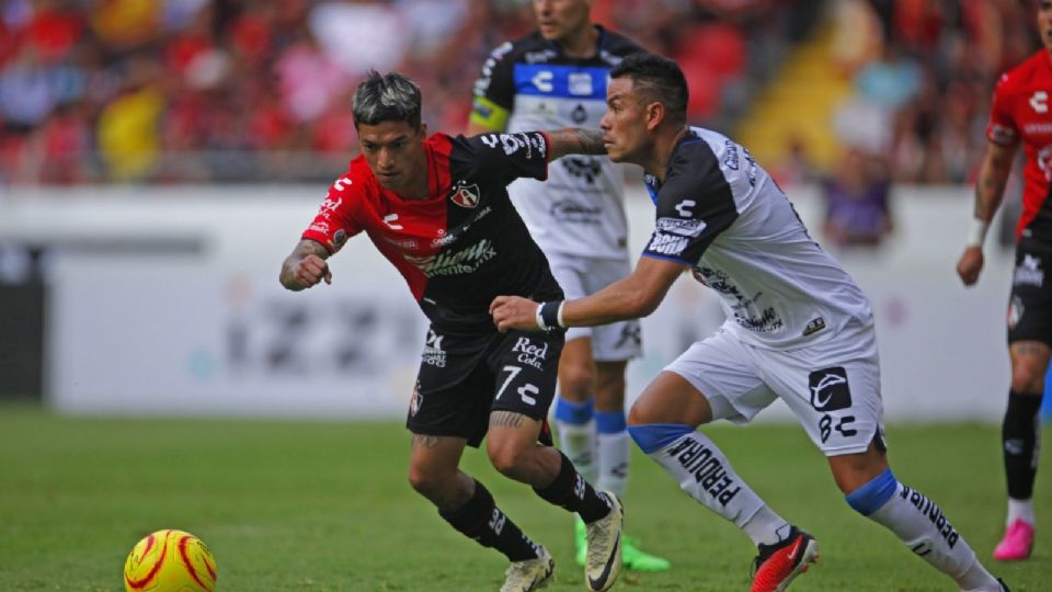 Atlás y Querétaro se enfrentan en el estadio Jalisco con la necesidad de un triunfo.