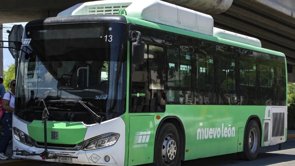 Mujer da a luz a bordo de un camión urbano ruta 601 en García