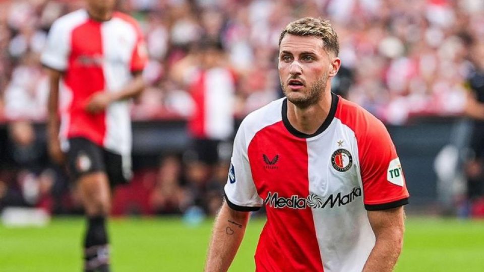 Santiago Giménez la fuerte lesión en Feyenoord que le hace perder lo que resta del 2024.