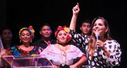 Mara Lezama y Ana Paty Peralta de la Peña inauguran el 'Teatro de la Ciudad de Cancún'