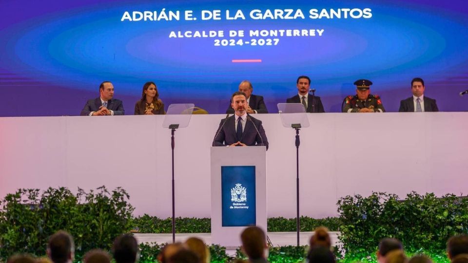 Adrián de la Garza presenta a su equipo de trabajo para el municipio de Monterrey