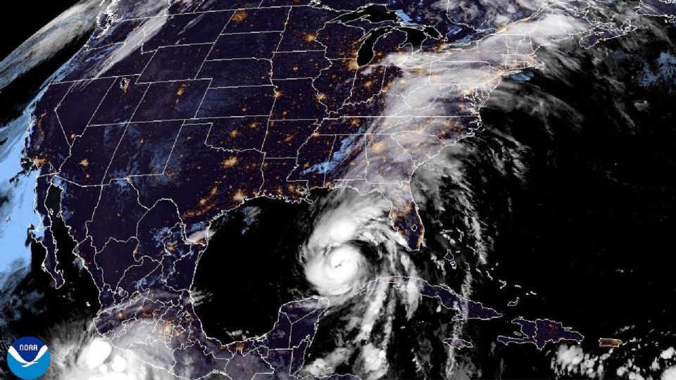 Imagen satelital  del huracán Helene, de categoría 1 en la escala Saffir-Simpson.
