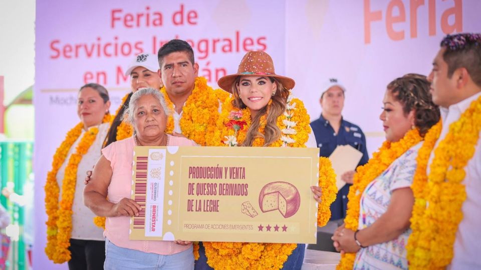 Evelyn Salgado visita la Feria de Servicios Integrales y destaca la inversión histórica de 160 mdp.