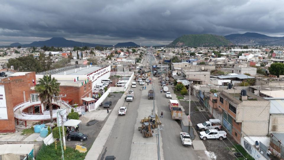 Sedena, Marina, CAEM y ODAPAS limpian 28 calles de las colonias Jacalones y Culturas de México.
