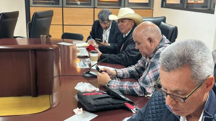 Amagan agricultores del FNRCM con nueva jornada de cierres carreteros