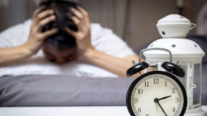 Esta es la vitamina clave para combatir el cansancio y dormir mejor, según especialistas