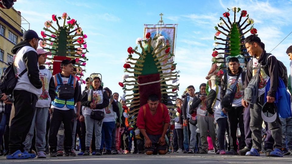 Miles de peregrinos llegaron desde tempranas horas a la Basílica de Guadalupe.