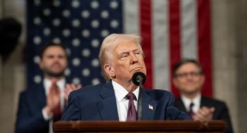 Revelan fotos de Trump con mujeres que lo ligan al caso Jeffrey Epstein