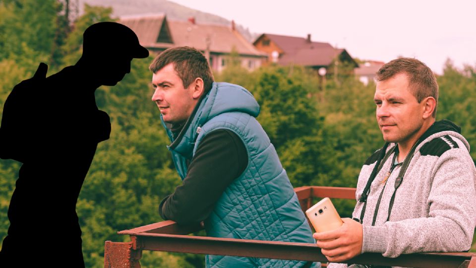 Personas migrantes transitan por el área metropolitana de Monterrey, uno de los principales corredores migratorios del norte del país, en el marco del Día Internacional del Migrante.