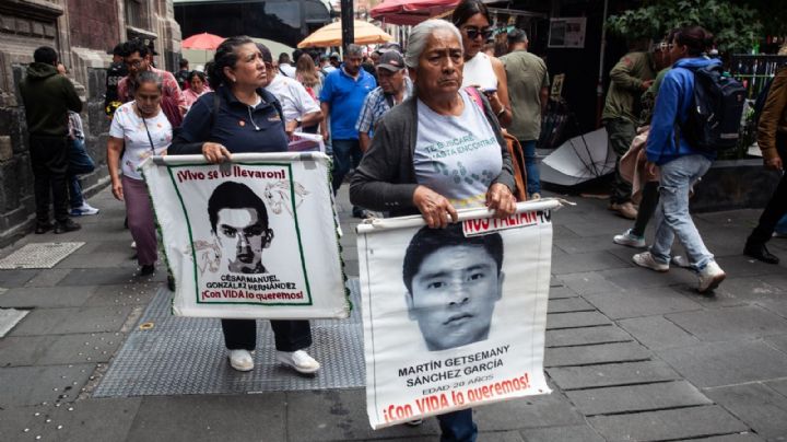 Familiares de los normalistas de Ayotzinapa aún esperan nueva reunión con la Presidenta