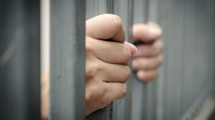 Muere hombre detenido dentro de celdas de la Policía de Monterrey
