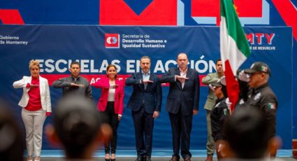 Monterrey refuerza valores cívicos con entrega de 30 banderas a escuelas públicas