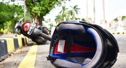Video capta agresión vial: conductor embiste en reversa a motociclista tras discusión