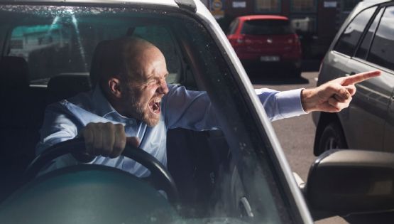 VIDEO | Captan riña entre trailero y conductor tras percance vial en Edomex