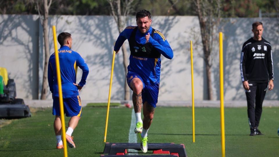 André-Pierre Gignac no viajó con el equipo tras presentar una lesión de último momento en el tobillo izquierdo durante el entrenamiento del viernes.