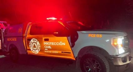 Rescatan a dos jóvenes de 17 años tras caer 100 metros en vehículo en Montemorelos
