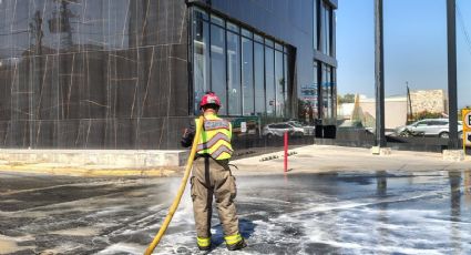 Derrame de aceite en Eugenio Garza Sada provoca cierre parcial de la avenida