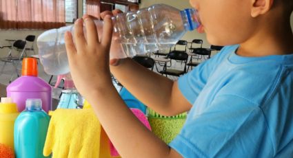 ¿Cuál es el estado del niño que bebió cloro por broma en escuela de Santa Catarina?