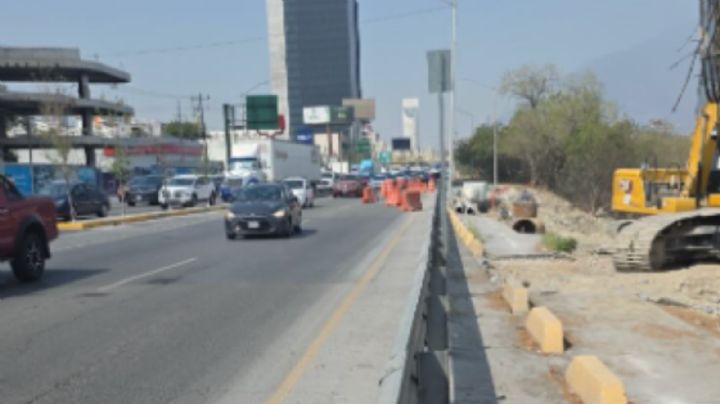 Tras discrepancias inician reparaciones en carril exprés de Morones Prieto tras desgaje de talud