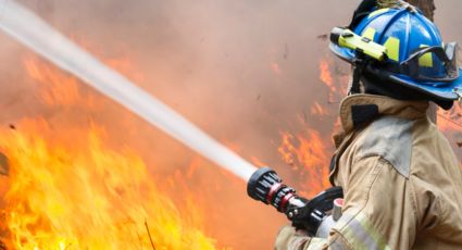 Incendio en Av. Pablo Livas daña cinco negocios y cableado de CFE en Juárez