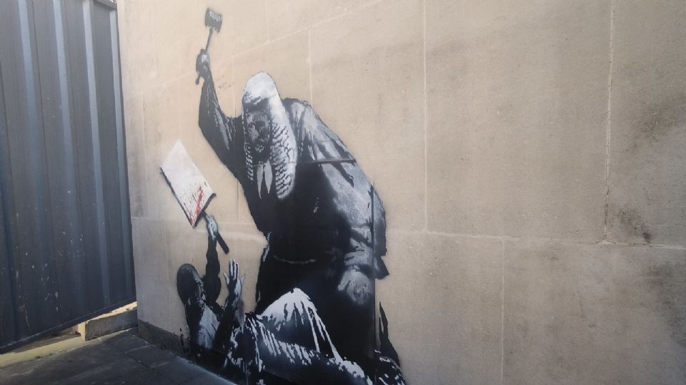 Mural icónico en Bristol que ha servido como pieza clave en las investigaciones recientes sobre el artista.